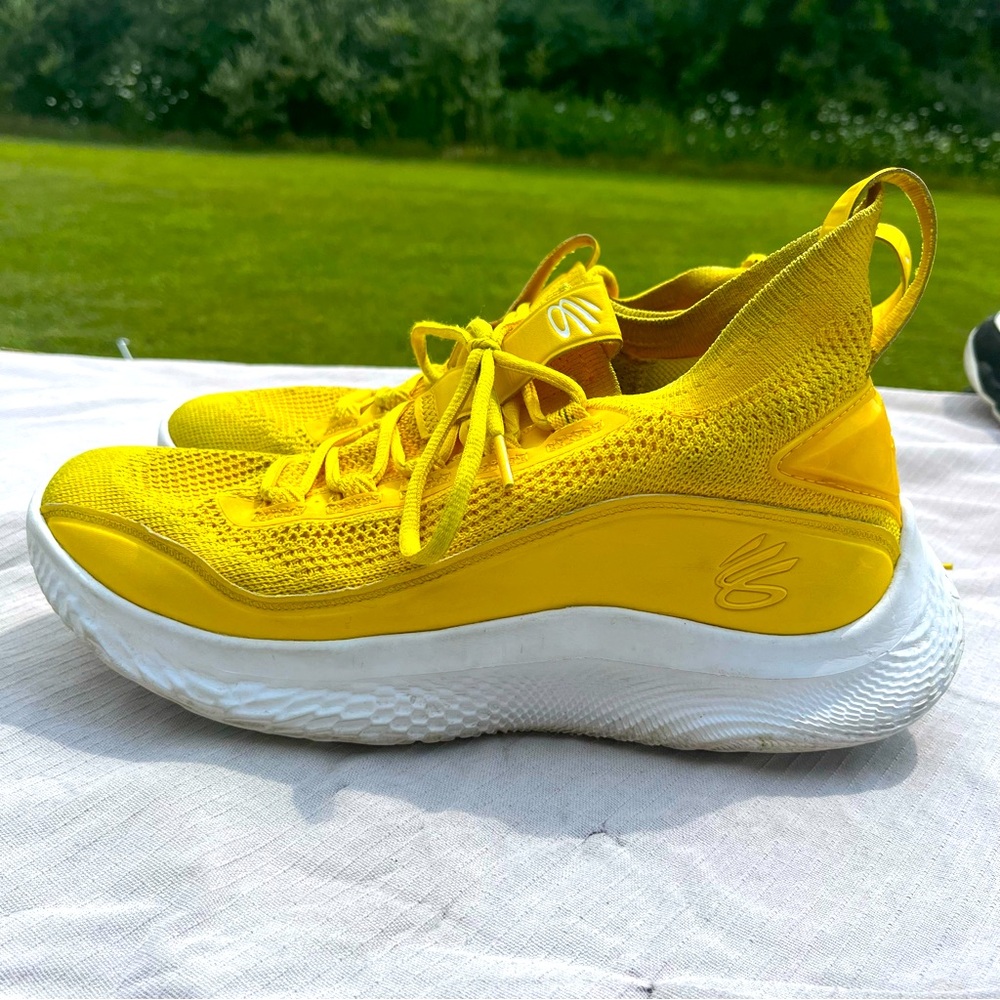 Stephen Curry’s basketball shoes (WILLING TO NEGOTIATE OFFERS)